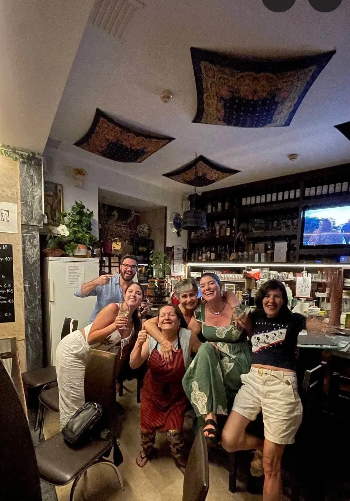 À mesa ou ao balcão, cada momento faz parte da história da Taberna.